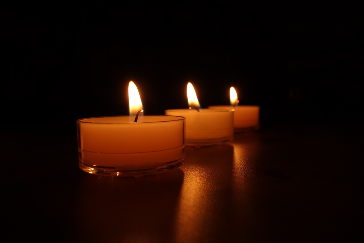 Žvakės, Žvakių Šviesa, Šviesa, Vaškas, Žvakidė, Wick, Romantika, Nuotaika, Arbatos Žvakės, Atmosfera