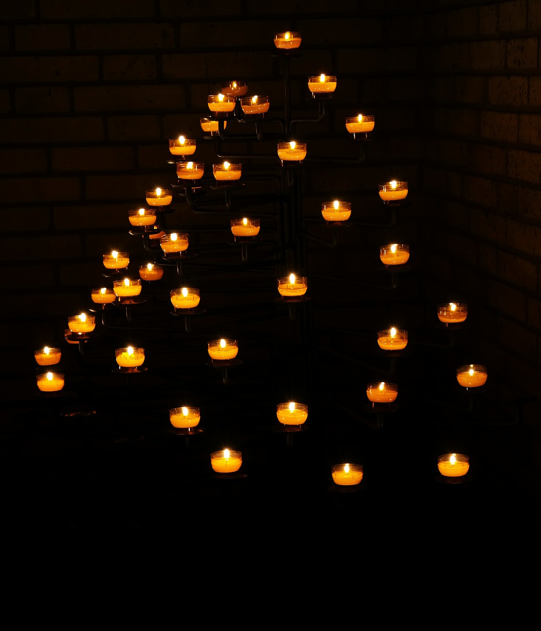 Žvakės, Tealight, Žvakių Medis, Kalėdos, Aukos Žiburiai, Liepsna, Karštas, Atmosfera, Deginti, Šviesa