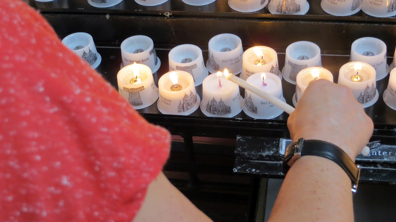 Žvakės, Bažnyčia, Paminėti, Atminimo Žvakės, Šviesa, Liepsna, Tikėjimas, Dom, Nemokamos Nuotraukos,  Nemokama Licenzija
