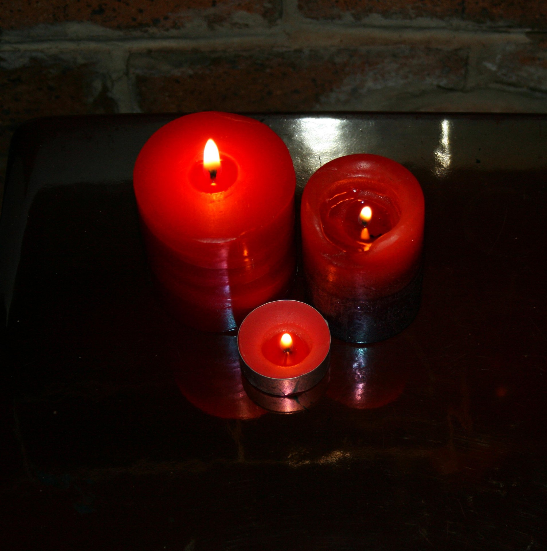 Žvakės,  Raudona,  Liepsnos,  Žvakės Tamsoje, Nemokamos Nuotraukos,  Nemokama Licenzija