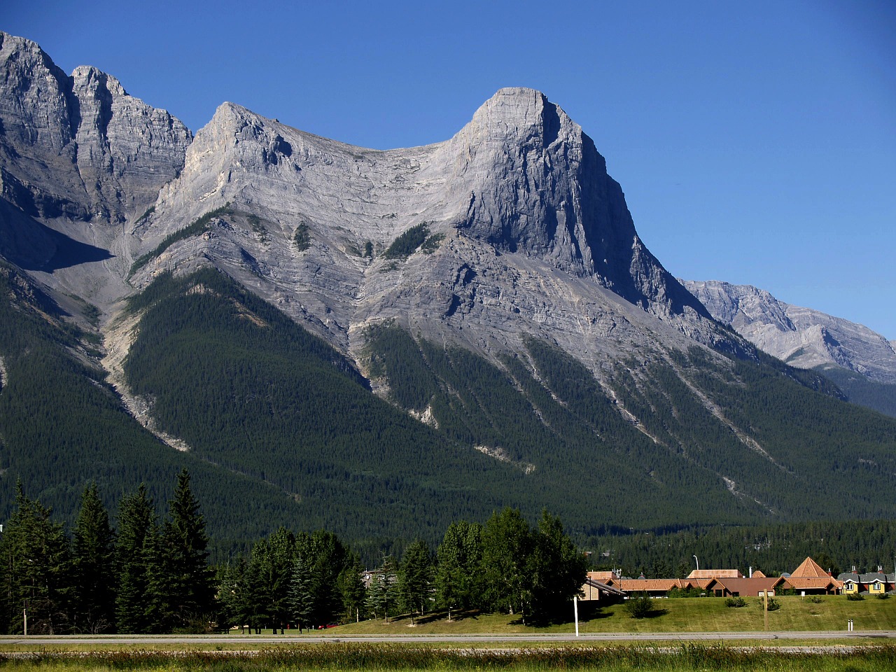 Canmore, Miestas, Miestas, Uolėti Kalnai, Alberta, Kalnas, Gamta, Peizažas, Kraštovaizdis, Nemokamos Nuotraukos