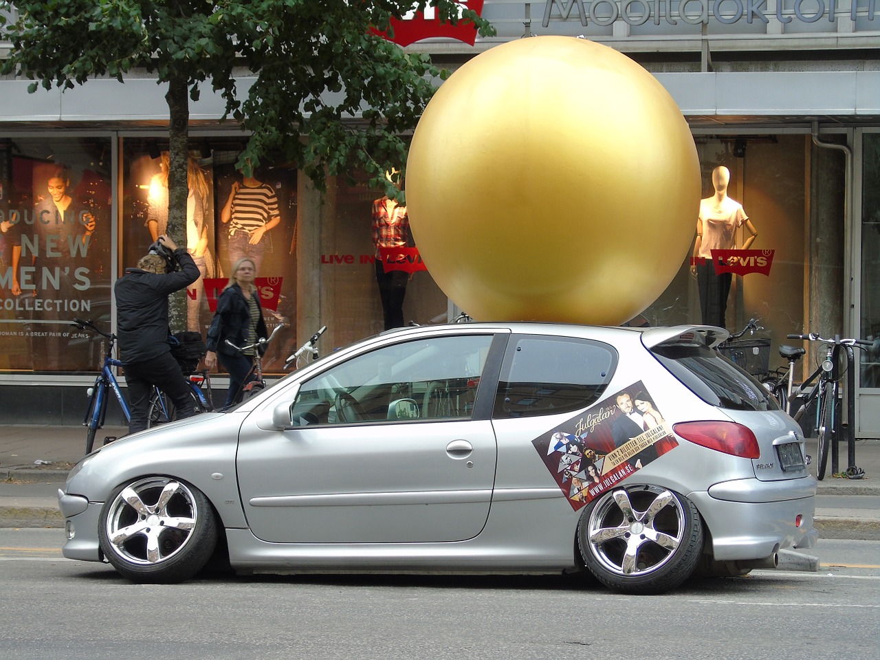 Peugeot, Ratas, Automobilis, Stockholm, Švedija, Rutulys, Stogas, Reklama, Butas, Nemokamos Nuotraukos