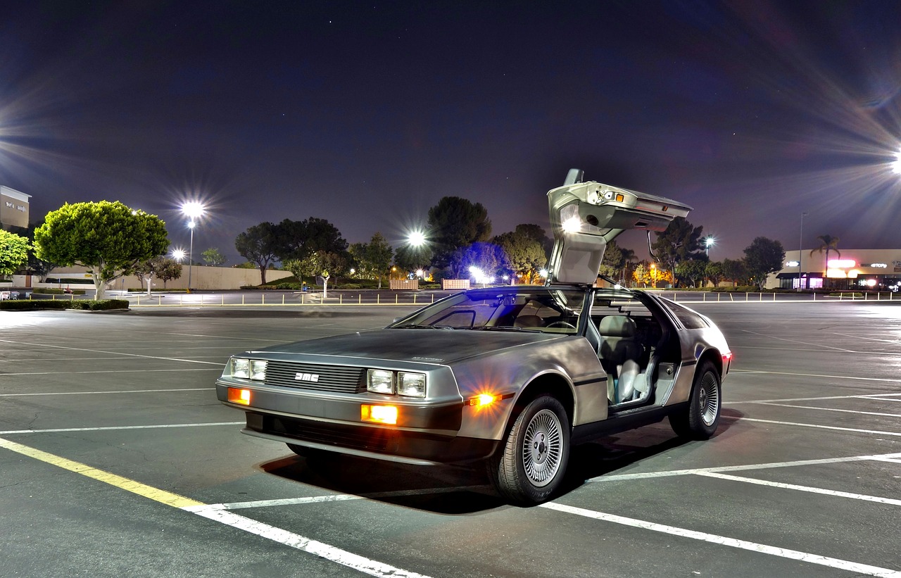 Automobilis,  Kelias,  Asfaltas,  Delorean,  Automobilių Stovėjimo Aikštelė,  Prekybos Centras,  Bttf,  Atgal Į Ateitį,  Laiko Mašina,  Dmc