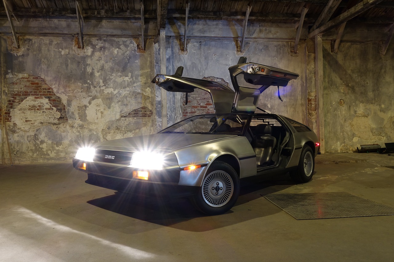 Automobilis,  Asfaltas,  Delorean,  Automobilių Stovėjimo Aikštelė,  Bttf,  Atgal Į Ateitį,  Laiko Mašina,  Dmc,  Nerūdijantis Plienas,  Automobiliai