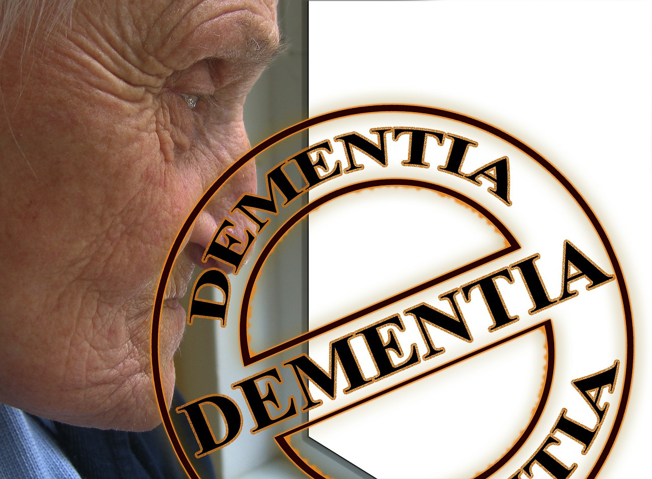 Priežiūra, Demencija, Moteris, Senas, Amžius, Alzheimerio Liga, Antspaudas, Pagyvenusių Žmonių Priežiūra, Amžiaus Dėmės, Senų Žmonių Namuose
