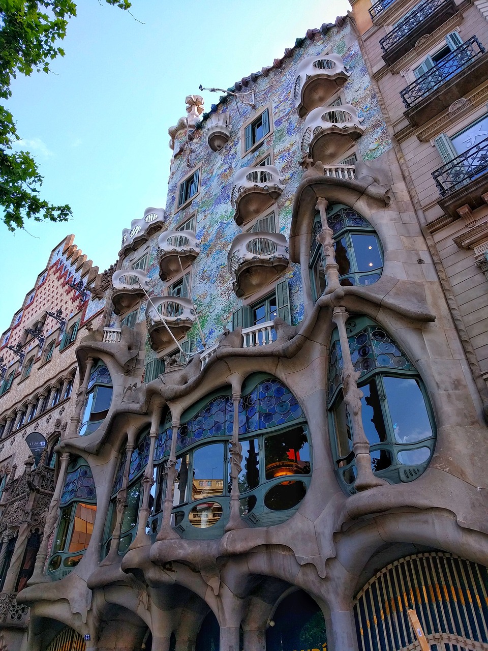 Casa Batlló, Barcelona, Kelionė, Europa, Ispanija, Vasara, Spalvos, Šventė, Paminklas, Mėlynas Dangus