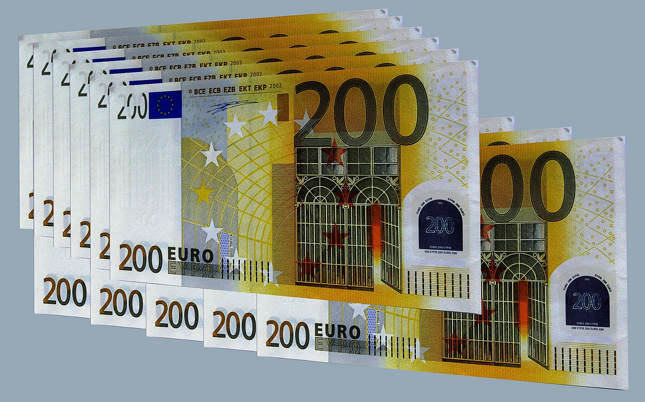 Pinigai Ir Pinigų Ekvivalentai, 200 Eurų Sąskaitos, Euras, Pinigai, Specie, Laisvas Keitimas, Monetos, Valiuta, Atrodo, Sumokėti