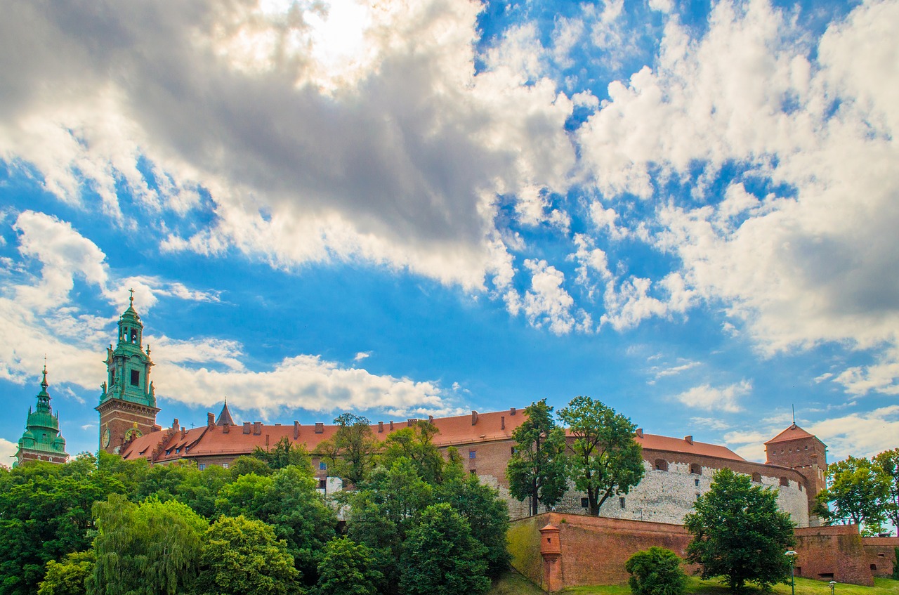 Wawel, Pilis, Krakow, Lenkija, Dangus, Debesys, Medžiai, Architektūra, Turizmas, Mėlynas Dangus