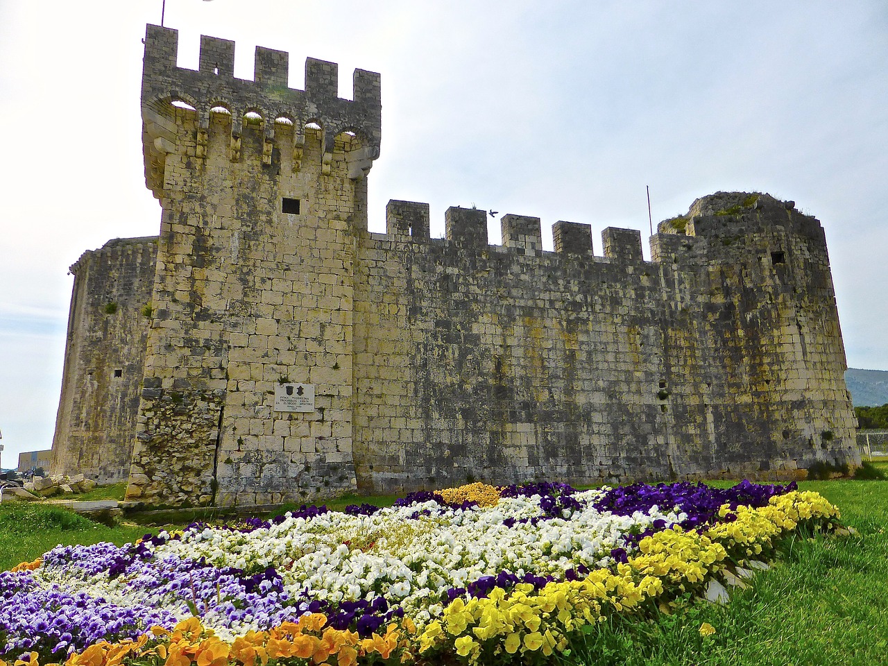 Pilis, Gėlės, Istorinis, Bokštas, Viduramžių, Orientyras, Fasadas, Siena, Architektūra, Senas