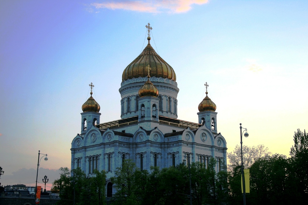 Katedra, Bažnyčia, Pastatas, Religija, Rusų Ortodoksų, Tikėjimas, Auksiniai Kupolai, Žali Medžiai, Dangus, Nemokamos Nuotraukos