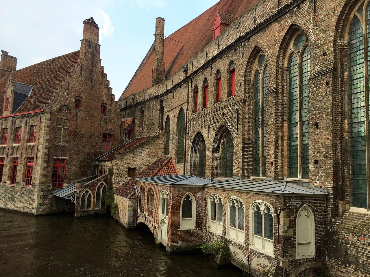 John Johns Ligoninė, Bruges, Belgija, Katedra, Konstrukcija, Vanduo, Vasara, Tvenkinys, Gamta, Debesys