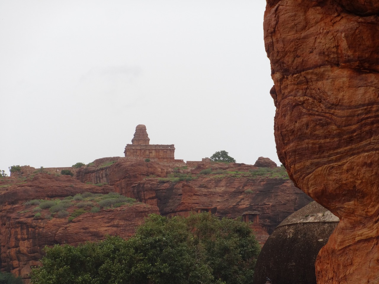 Urvo Šventykla, Uolos Pjūvis, Smėlio Akmuo, Akmenys, Raudona, Religija, Paveldas, Badami, Karnataka, Uolos