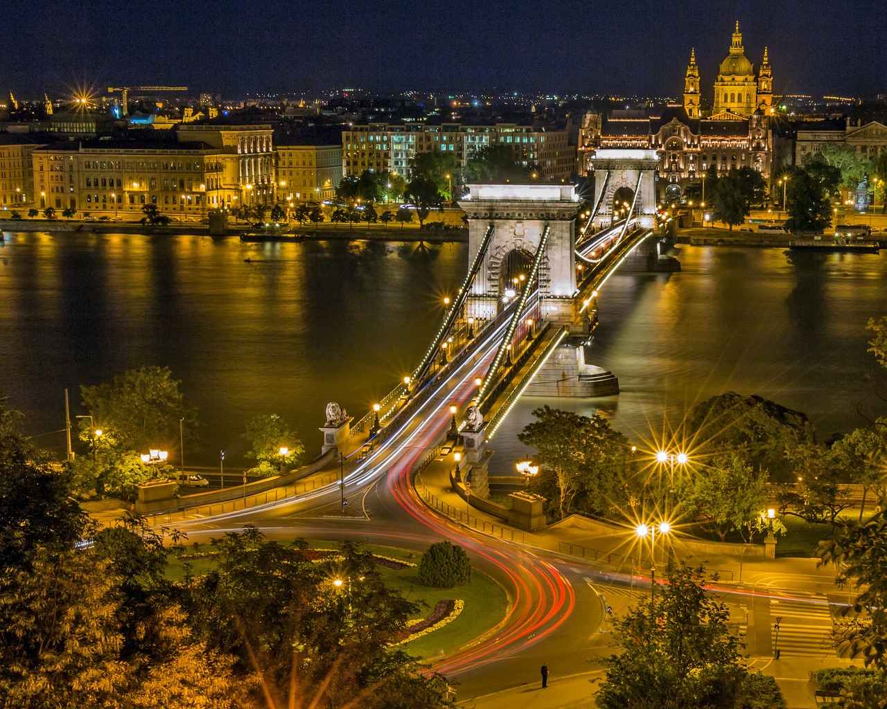 Grandinės Tiltas, Budapest, Vengrija, Tiltas, Danube, Žibintai, Upė, Vanduo, Naktį, Šviesos