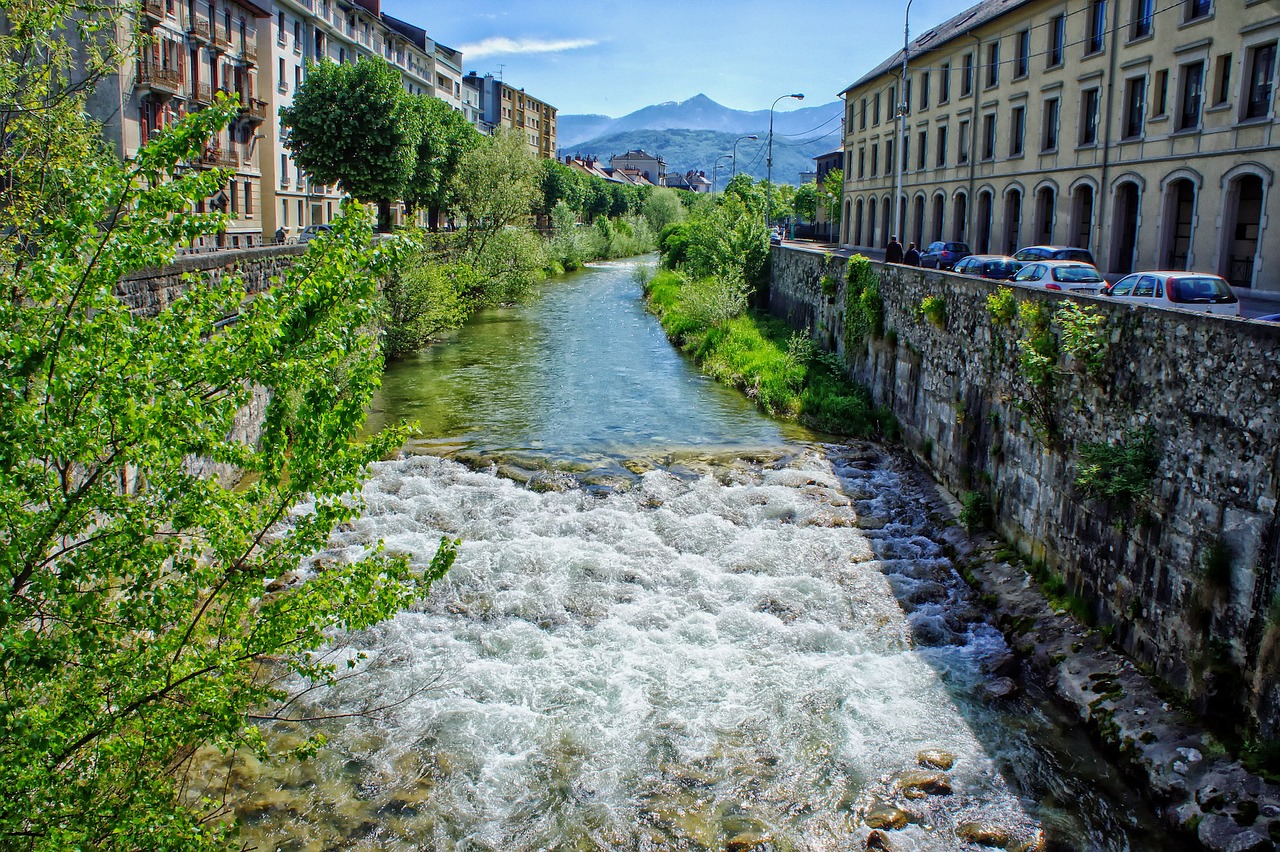 Chambery, France, Miestas, Miesto, Pastatai, Upė, Kanalas, Medžiai, Architektūra, Nemokamos Nuotraukos