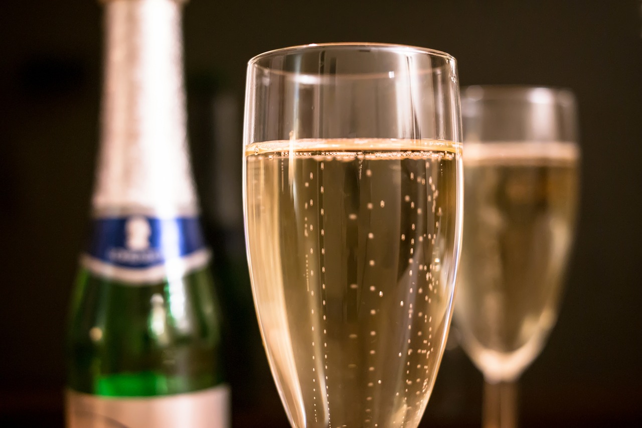 Šampanas, Piccolo, Šampano Stiklas, Stiklas, Naujųjų Metų Vakaras, Gimtadienis, Butelis, Švesti, Festivalis, Alkoholis
