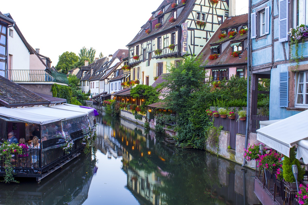 Kanalas, Colmar, Alsace, Mažai Venecija, Namai, Grilis, Gėlės, Vanduo, Miestas, Atostogos