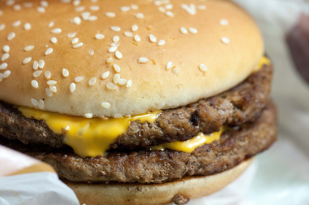 Cheeseburger, Mėsainis, Sūris, Amerikietis, Sezamo Sėkla, Bandelė, Greitai, Šiukšlių, Maistas, Pietūs