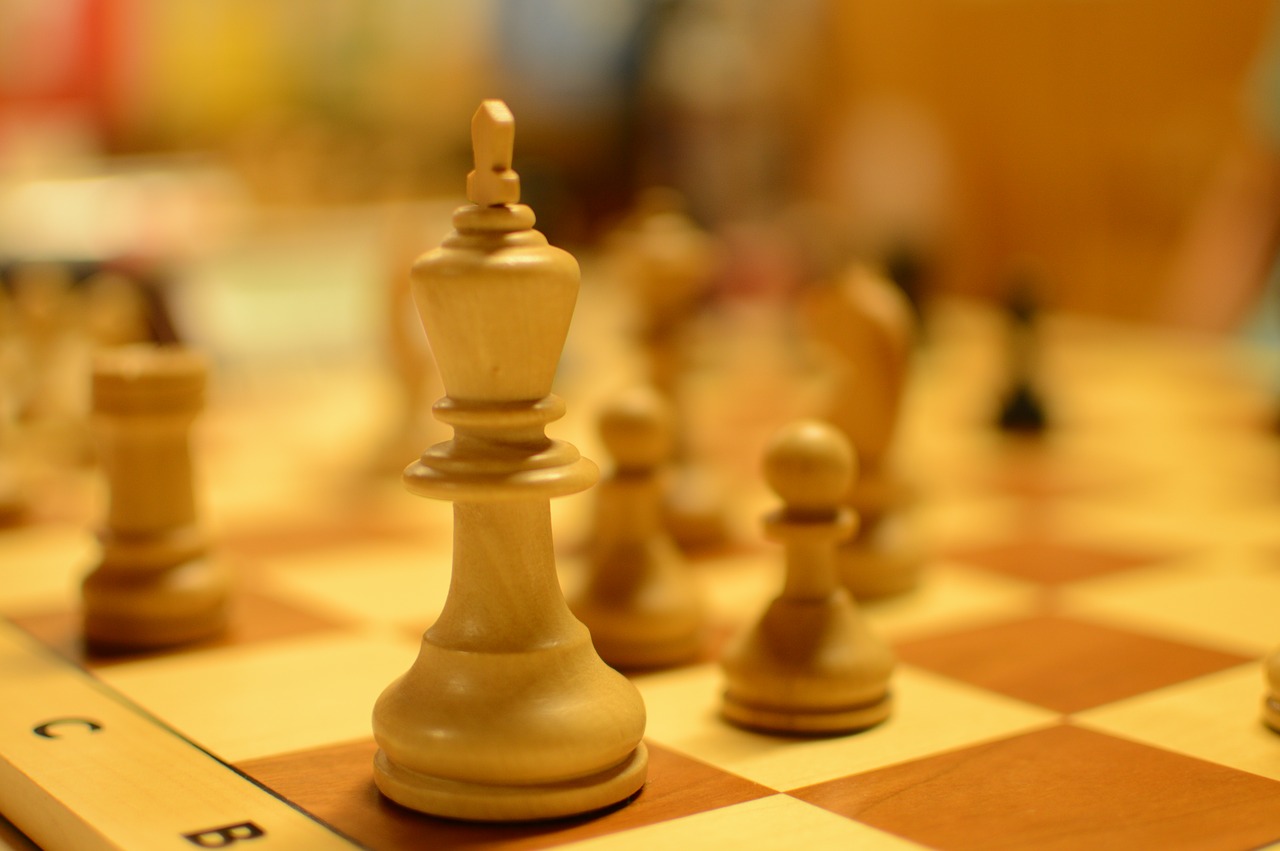 Šachmatai, Šachmatų Šachmatų Lenta, Šachmatų Figūrėlė, Karalius, Skaičiai, Šachmatų Žaidimas, Strategija, Stalo Žaidimas, Balta, Mediena