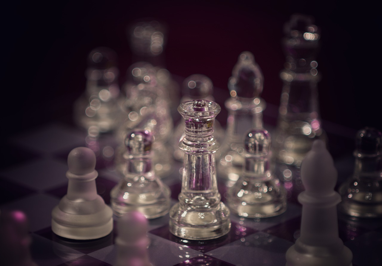 Šachmatai, Stiklas, Šachmatų Figūros, Šachmatų Žaidimas, Šachmatų Lenta, Strategija, Karalius, Skaičiai, Galvoti, Stalo Žaidimas