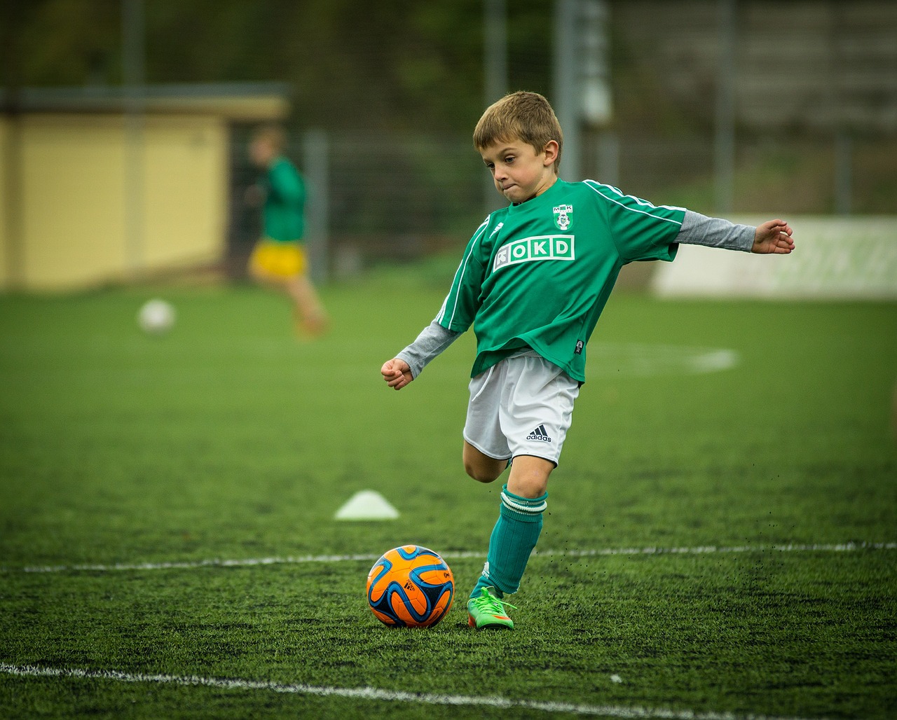 Vaikas, Futbolininkas, Smūgis, Backswing, Sfera, Futbolas, Nemokamos Nuotraukos,  Nemokama Licenzija