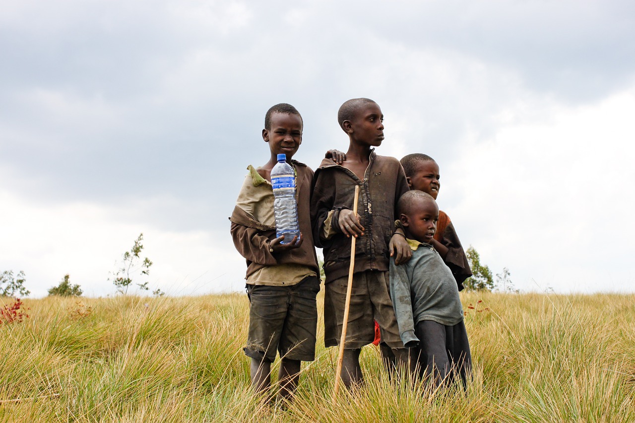 Vaikai, Burundis, Butelis, Vanduo, Skurdas, Afrika, Dangus, Nemokamos Nuotraukos,  Nemokama Licenzija