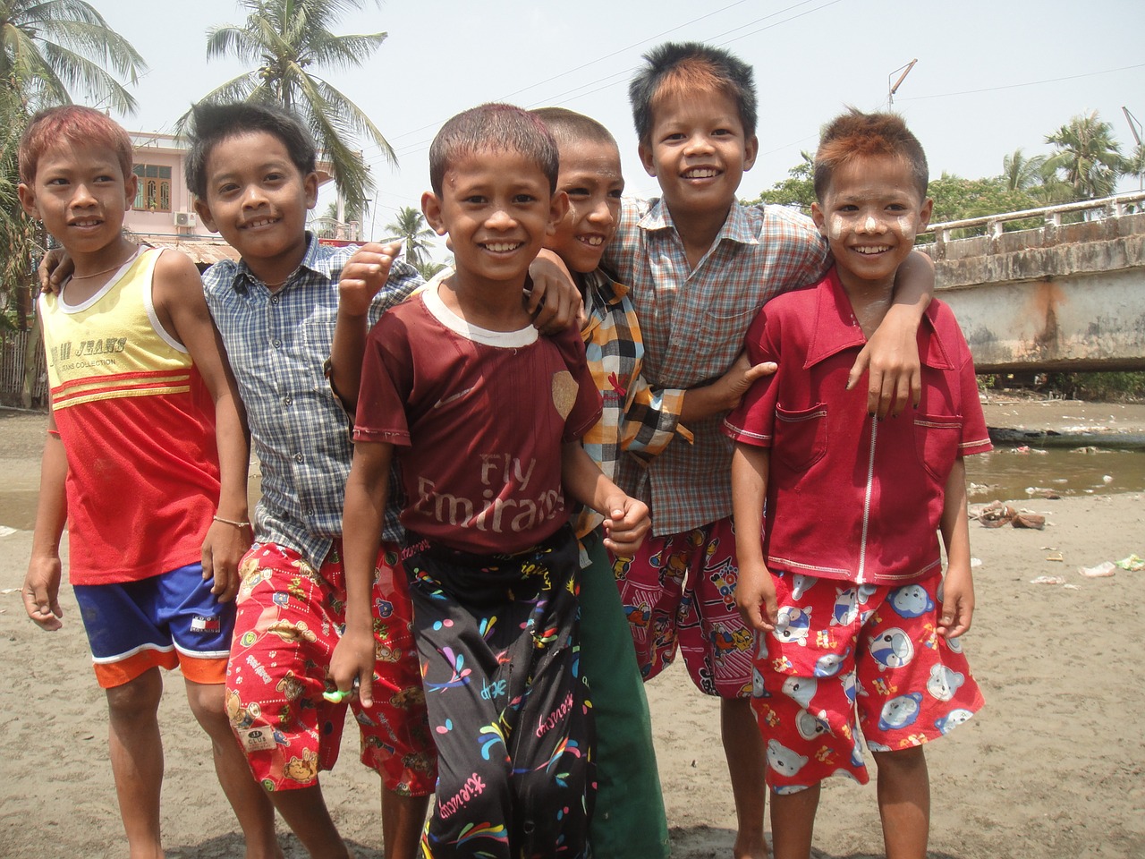 Vaikai, Berniukai, Draugystė, Mianmaras, Burma, Jaunimas, Laimingas, Džiaugsmas, Nemokamos Nuotraukos,  Nemokama Licenzija