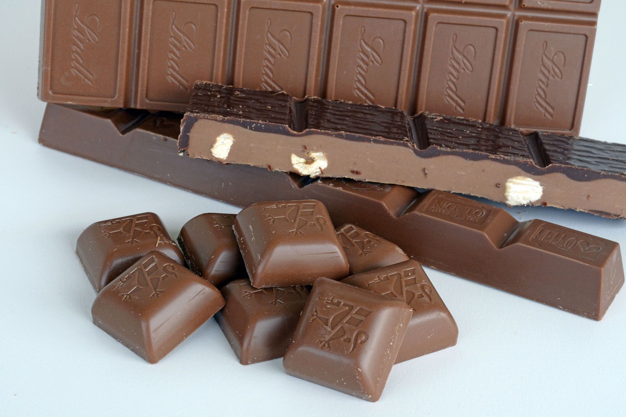 Šokoladas, Šveicarijos Šokoladas, Saldainiai, Skanus, Nibble, Saldus, Riešutai, Pienas, Mityba, Ruda