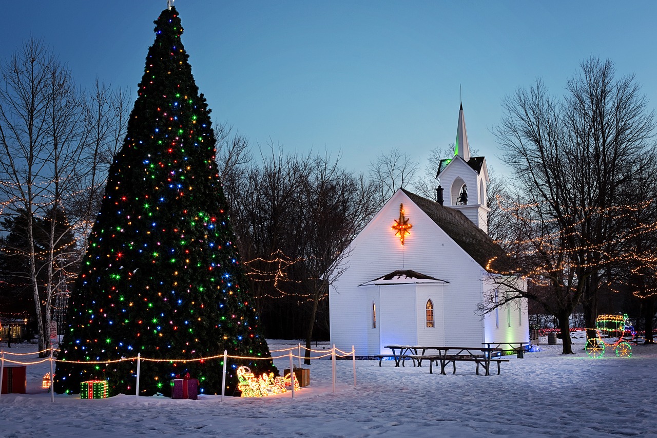 Kalėdos, Naktis, Šventė, Bažnyčia, Xmas Miestas, Kalėdų Žiburiai, Kraštovaizdis, Nemokamos Nuotraukos,  Nemokama Licenzija