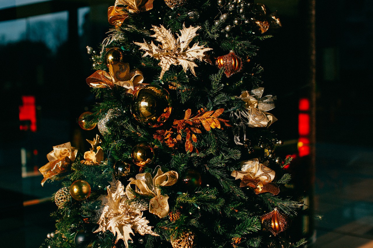 Kalėdiniai Dekoracijos, Kalėdų Eglutė, Kalėdų Kepurės, Kristalai Dekoracijos, Xmas Tree, Xmass Baubles, Pušys, Pušies Adatos, Pušys, Pušies Kankorėžiai