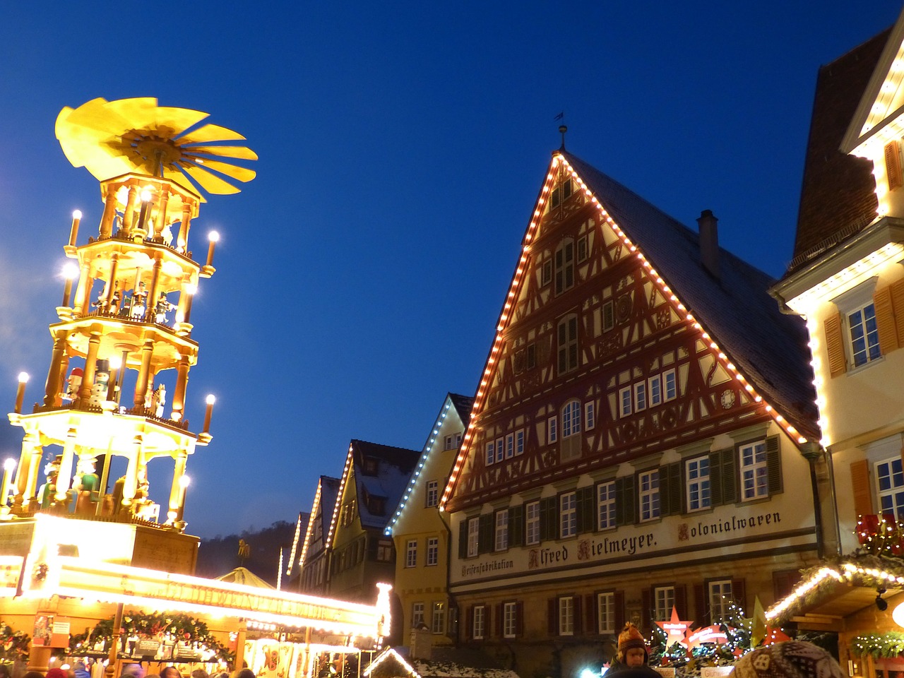 Kalėdų Piramidė, Didelis, Šviesa, Esslingen, Kalėdų Rinka, Nemokamos Nuotraukos,  Nemokama Licenzija