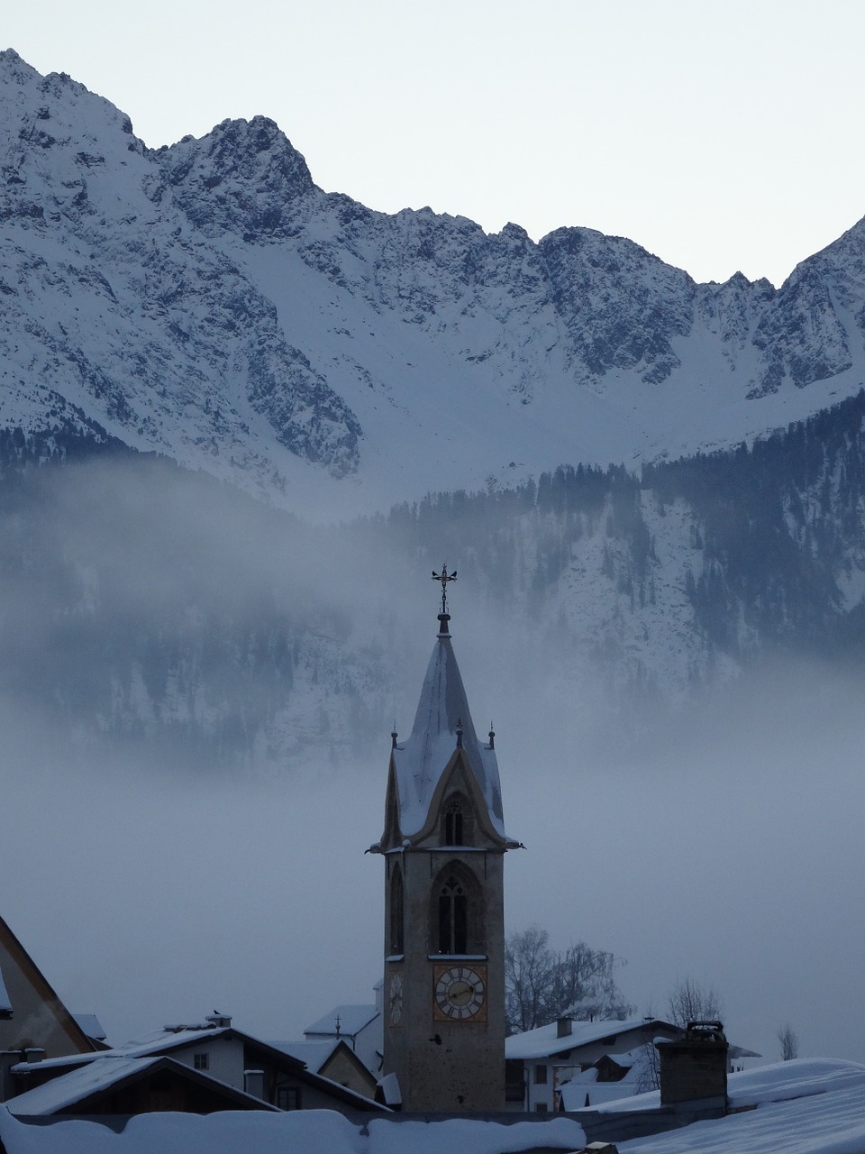 Serfaus, Austria, Slidinėjimo Kurortas, Bažnyčia, Sniegas, Rūkas, Kalnai, Aušra, Varpinė, Šaltas Baltas