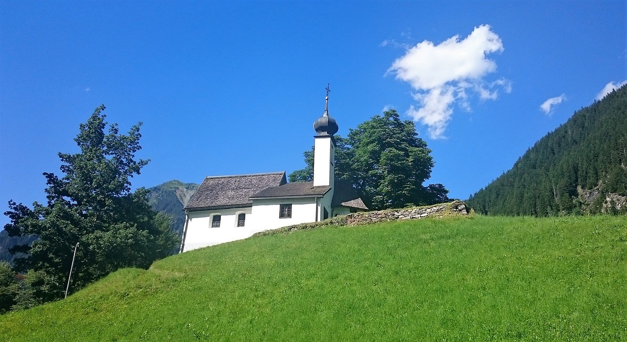 Bažnyčia, Kalnų Viršuje, Pastatas, Alpės, Kaimas, Peizažas, Panoraminis, Kalnas, Žalias, Kraštovaizdis