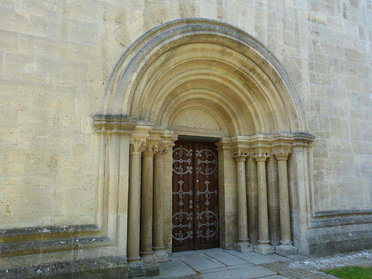 Bažnyčia, Dom, Rhaeto Romanic, Romanesque, Architektūrinis Stilius, Istoriškai, Viduramžiai, Durys, Tikslas, Įvestis