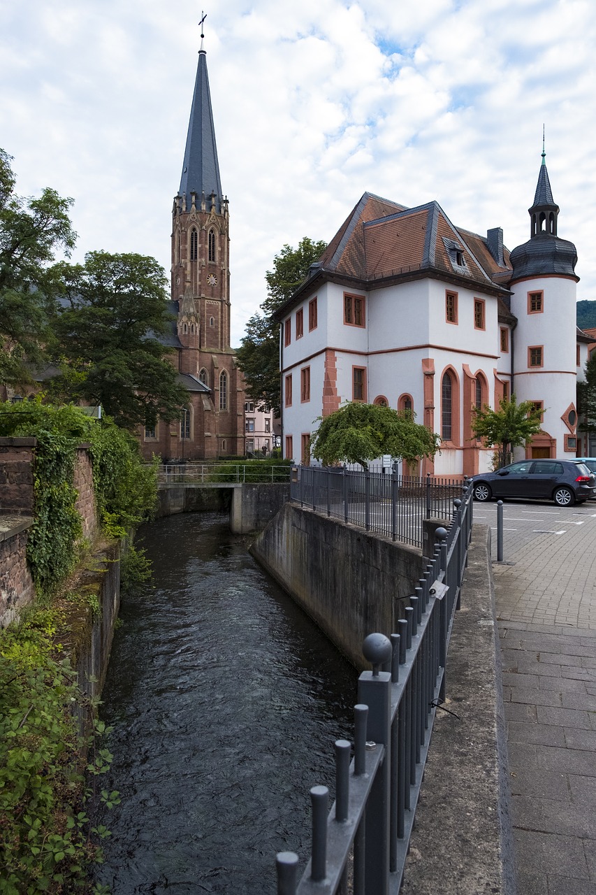 Bažnyčia, Pastatas, Miestas, Kanalas, Upė, Bachas, Vanduo, Architektūra, Senas Pastatas, Neustadt An Der Weinstraße