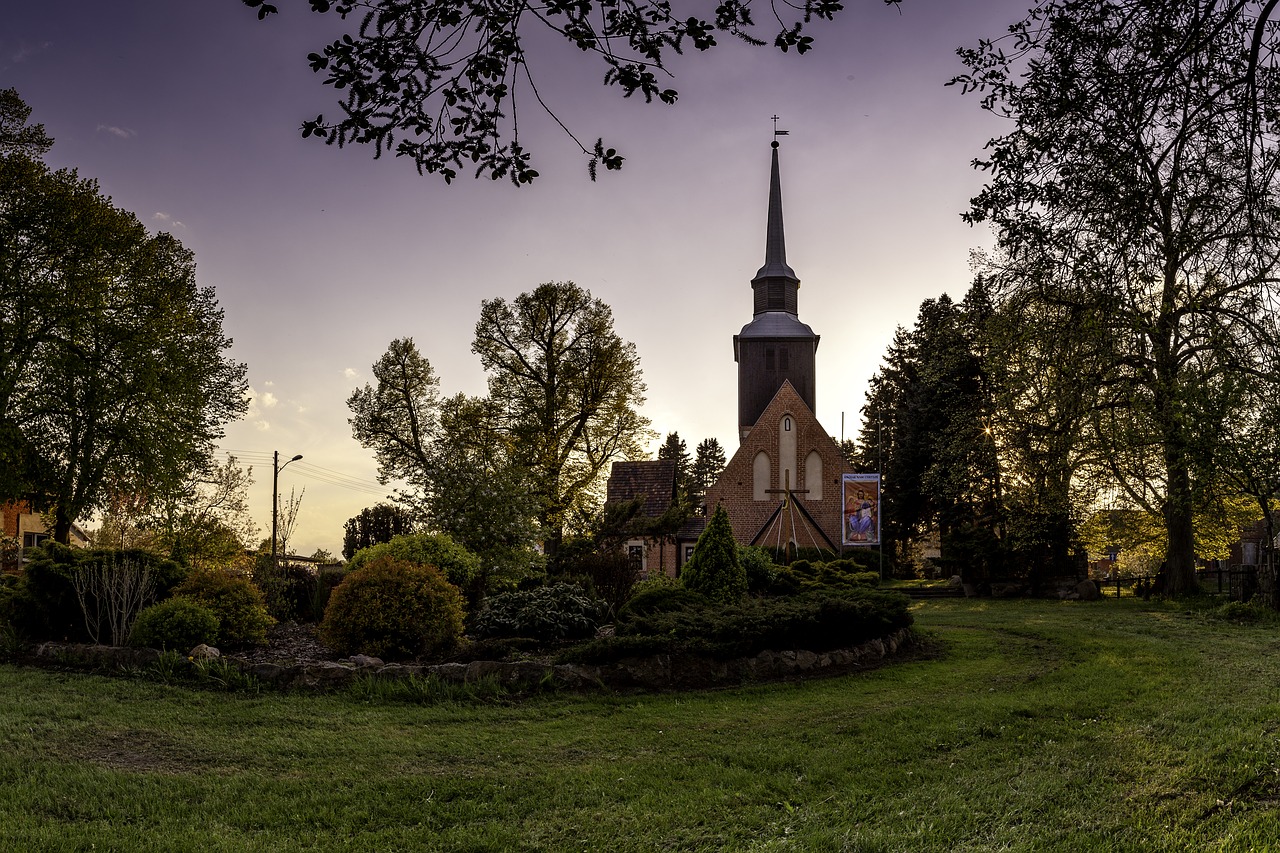 Bažnyčia,  Bokštas,  Religija,  Sodas,  Tikėjimas,  Katalikų,  Architektūra,  Paminklas,  Šviesa, Nemokamos Nuotraukos