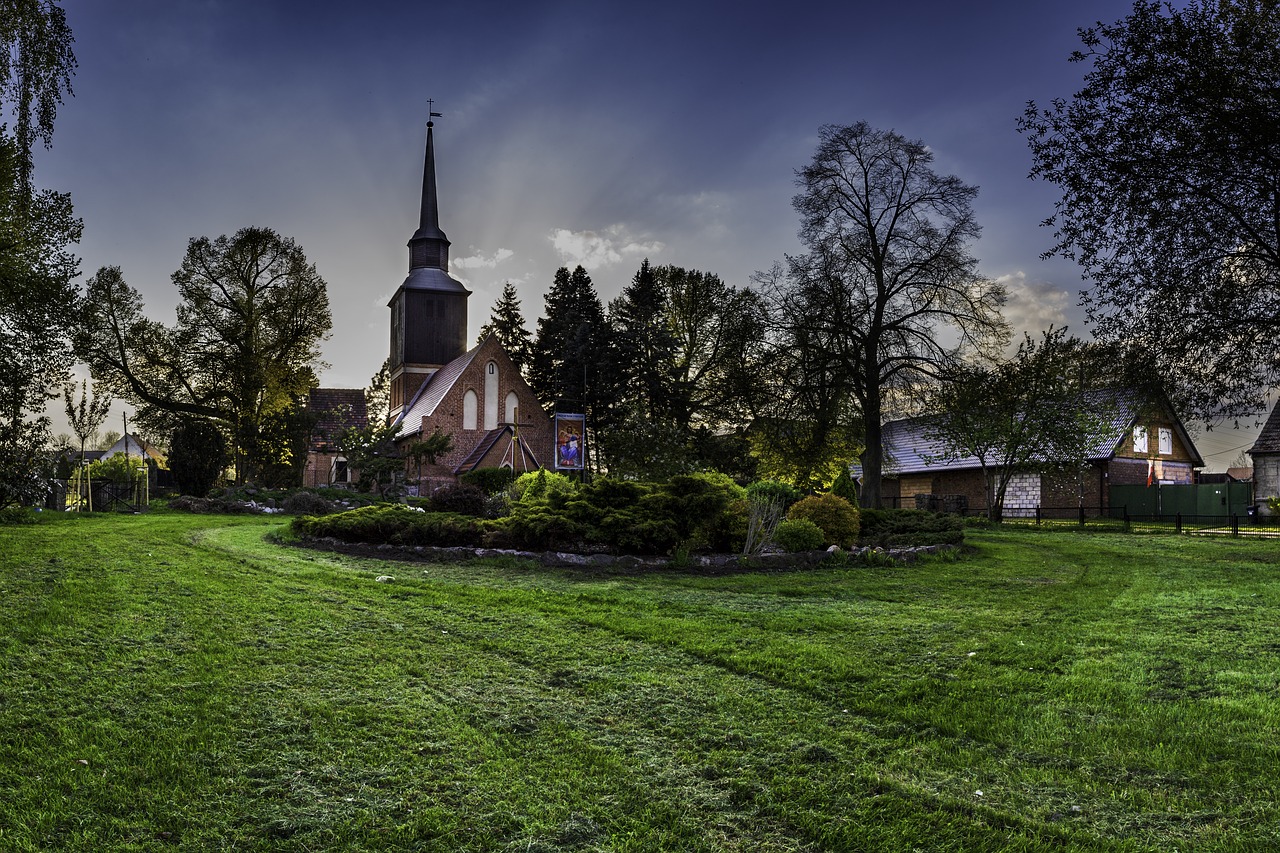 Bažnyčia,  Bokštas,  Religija,  Sodas,  Tikėjimas,  Katalikų,  Architektūra,  Paminklas,  Šviesa, Nemokamos Nuotraukos