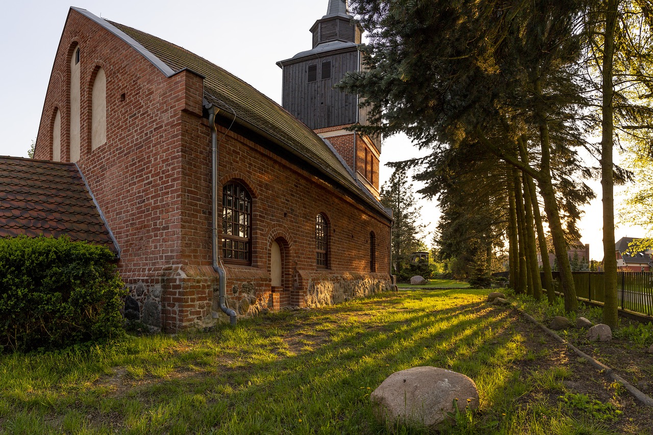 Bažnyčia,  Bokštas,  Religija,  Sodas,  Tikėjimas,  Katalikų,  Architektūra,  Paminklas,  Šviesa, Nemokamos Nuotraukos