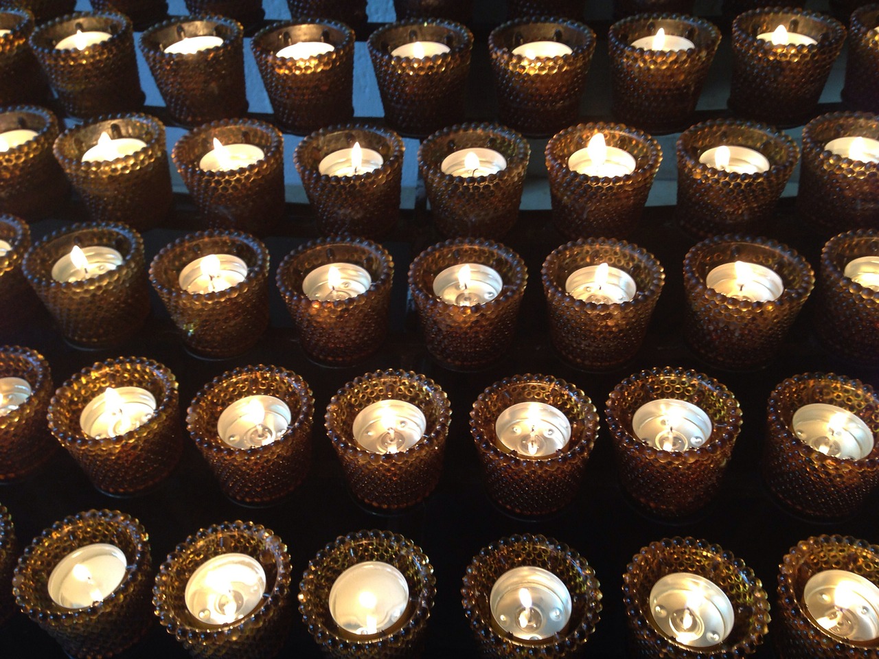 Bažnyčia, Žvakės, Tikėjimas, Arbatos Žvakės, Nemokamos Nuotraukos,  Nemokama Licenzija