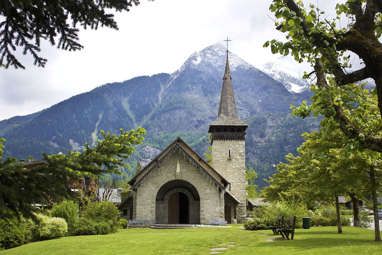 Bažnyčia, Kalnai, Kraštovaizdis, Architektūra, Religija, Žolė, Kaimas, Nemokamos Nuotraukos,  Nemokama Licenzija