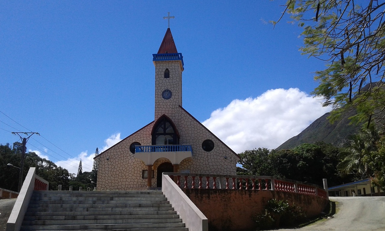 Bažnyčia, Malda, Slyvos Bažnyčia, Naujoji Kaledonija, Religija, Katalikų, Krikščionis, Nemokamos Nuotraukos,  Nemokama Licenzija