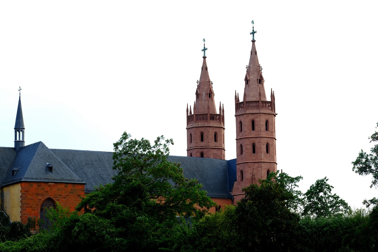 Bažnyčia Mūsų Širdys,  Bažnyčia,  Pastatas,  Kirminai,  Religija,  Mūsų Ponios Bažnyčia,  Bokštai,  Istorinis Pastatas,  Senas,  Smėlio Akmuo