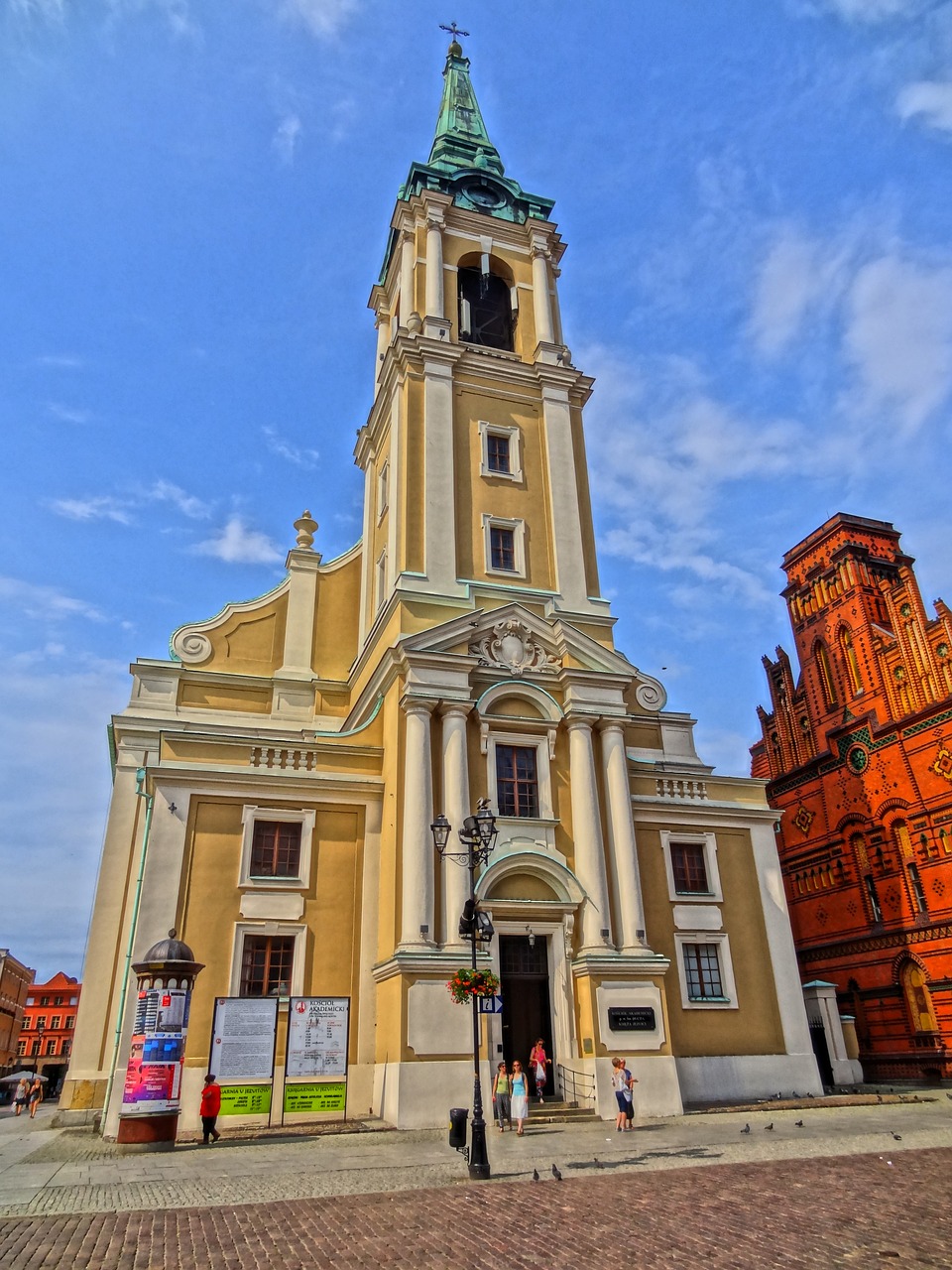 Bažnyčia Šventosios Dvasios,  Bažnyčia,  Lenkija,  Bėgti,  Katalikų,  Baltos Spalvos,  Geltona,  Vasara,  Religija,  Lankytinos Vietos