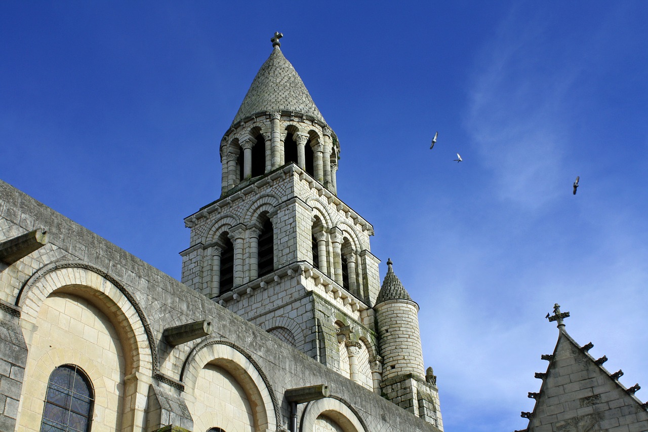 Bažnyčios Bokštas, Varpinė, Bokštas Ir Dangus, Bokštai Ir Paukščiai, Ornamentinis Varpelio Bokštas, Bažnyčios Architektūra, Nemokamos Nuotraukos,  Nemokama Licenzija