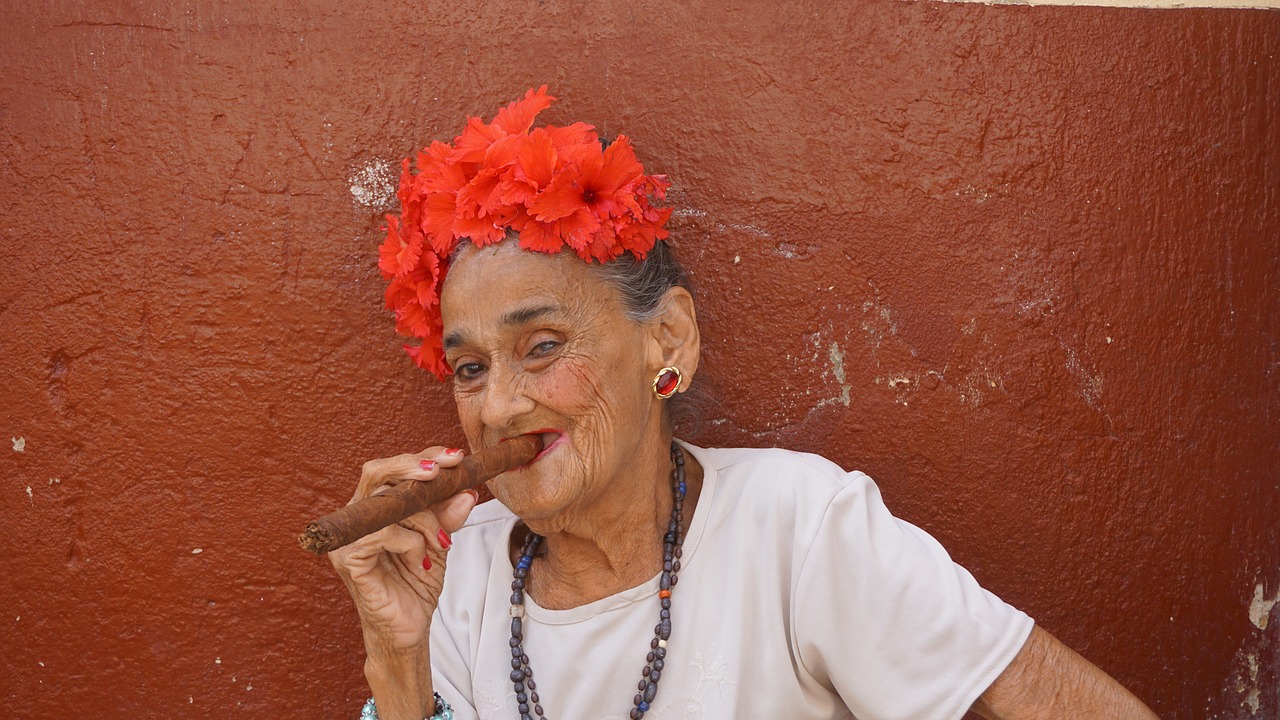 Cigaras, Moteris, Senas, Kuba, Havana, Nemokamos Nuotraukos,  Nemokama Licenzija