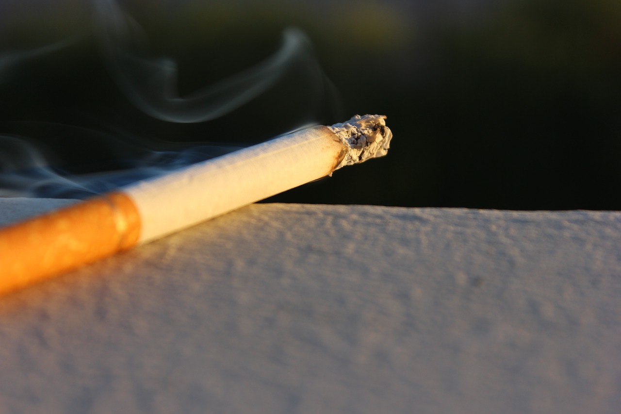 Cigarečių, Marlboro, Tabakas, Dūmai, Vyras, Modelis, Rūkymas, Mesti Rūkyti, Plaučių Vėžys, Pelenai