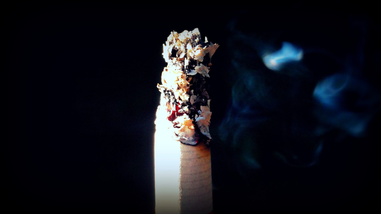 Cigarečių, Dūmai, Pelenai, Cigarečių Užpakalis, Rūkymas, Tamsus Fonas, Tabakas, Cigaretės, Nikotinas, Deginti