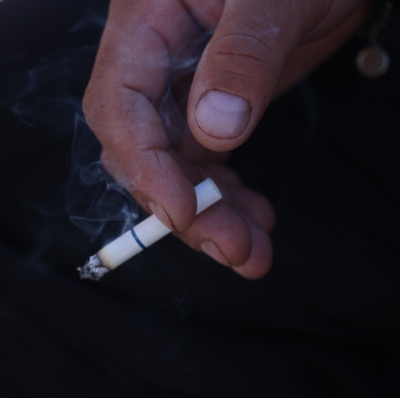 Cigarečių,  Tabakas,  Dūmų,  Rūkyti,  Ranka,  Liga, Nemokamos Nuotraukos,  Nemokama Licenzija