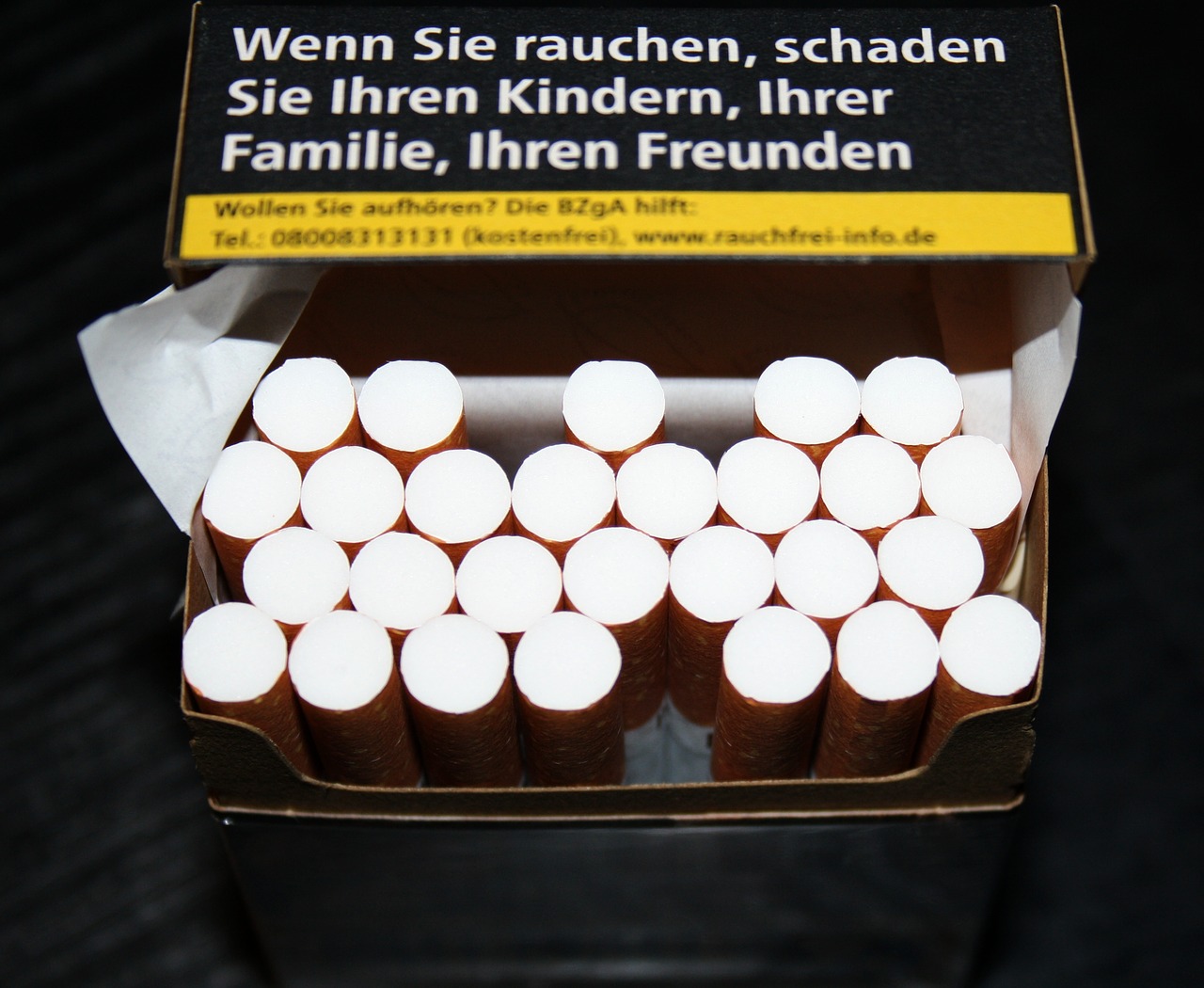 Cigaretės, Cigarečių Dėžė, Rūkymas, Tabakas, Priklausomybe, Labai Priklausomybę, Pasiūlymas, Nikotinas, Nesveika, Atviras