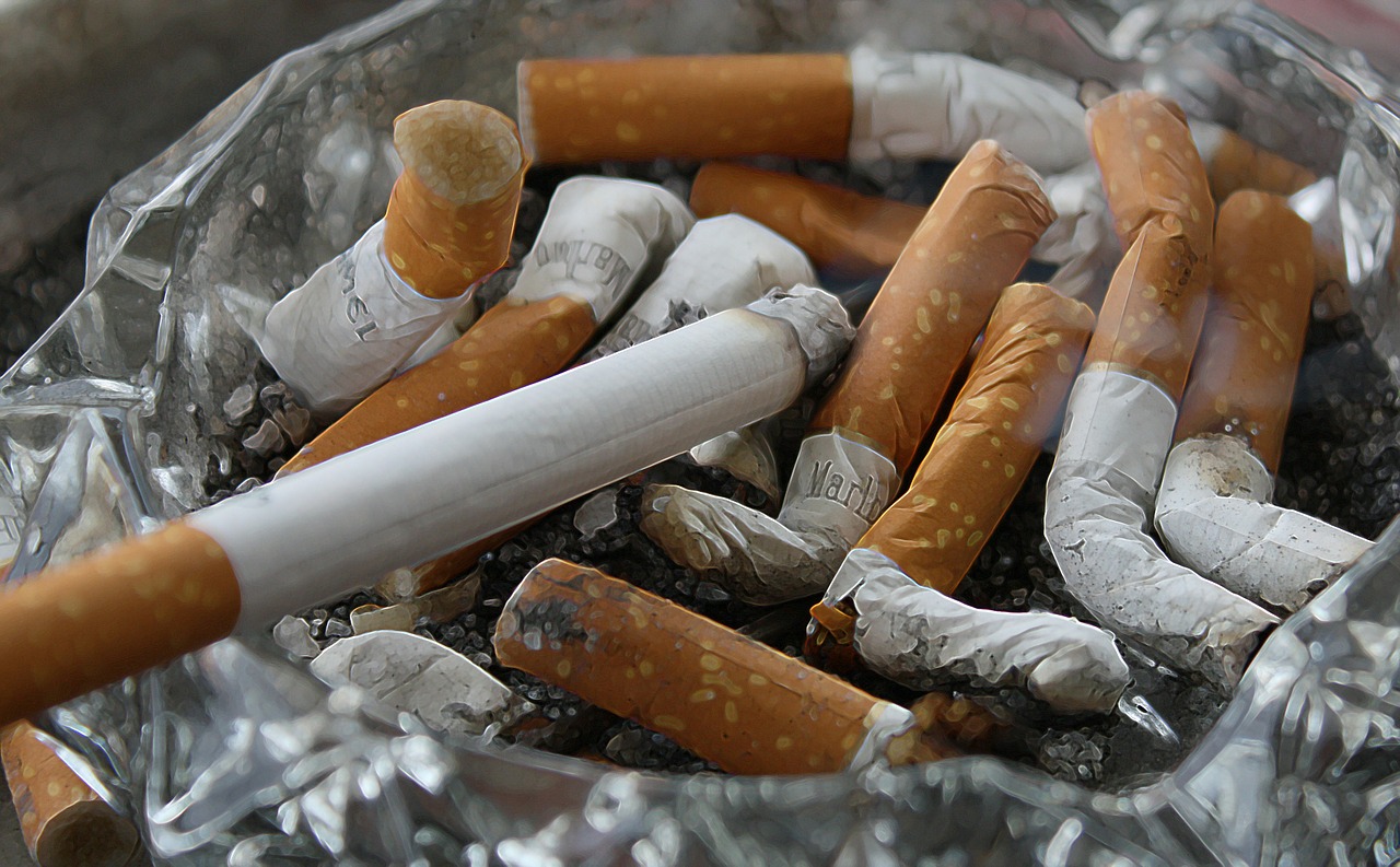 Cigaretės, Pelenai, Pakreipti, Rūkymas, Peleninė, Pasibjaurėjimas, Vėžys, Plaučių Vėžys, Liga, Priklausomybe