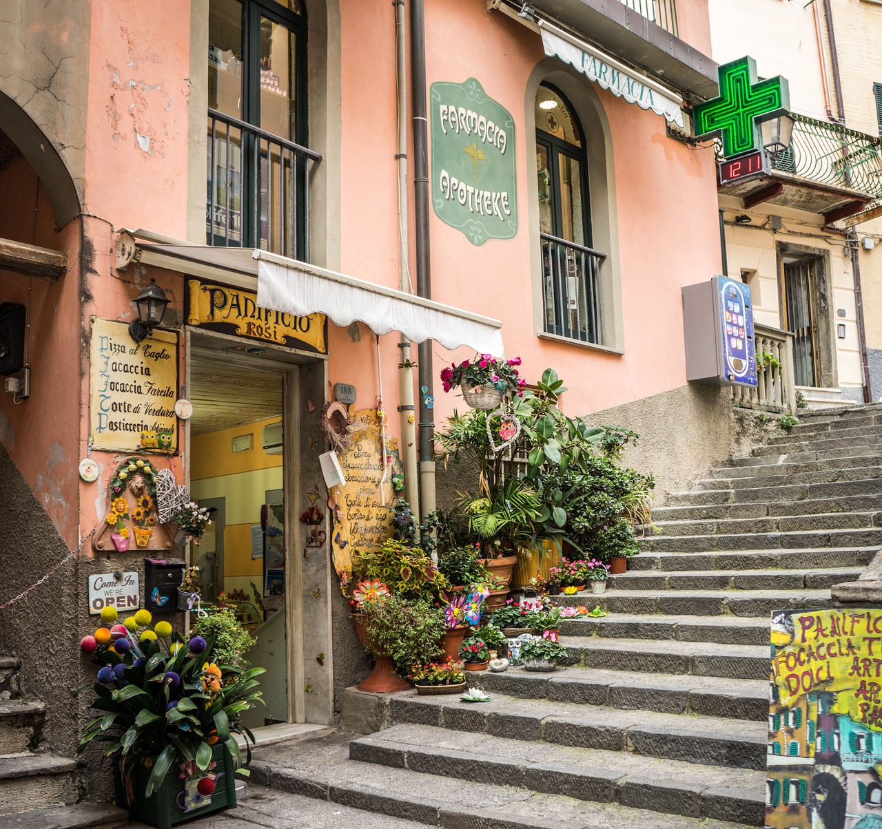 Cinque Terre, Italy, Laiptai, Gėlės, Įėjimas, Viduržemio Jūros, Uolos, Valtys, Architektūra, Spalvinga